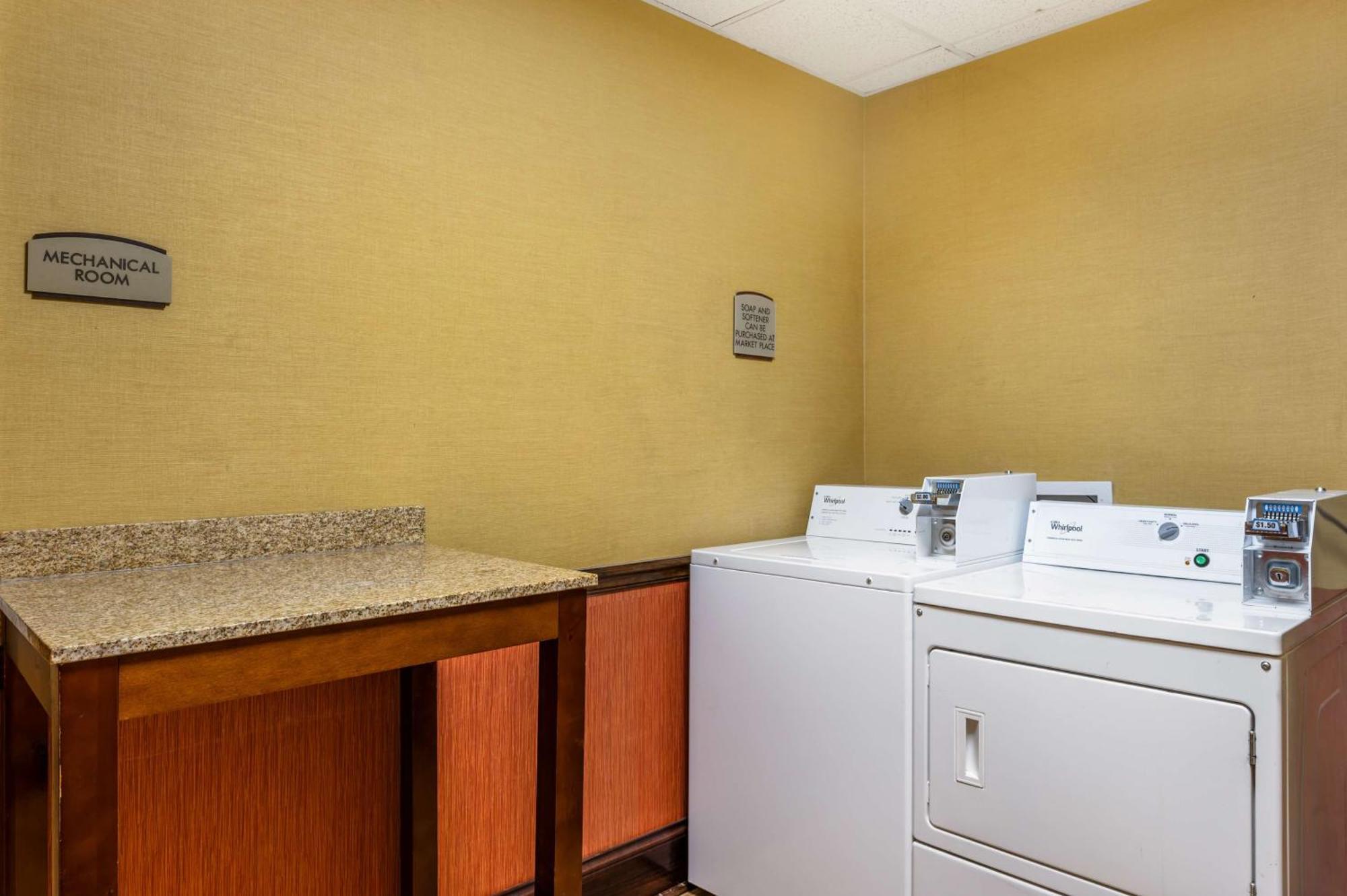 Best Western Plus Georgetown Corporate Center Hotel Extérieur photo