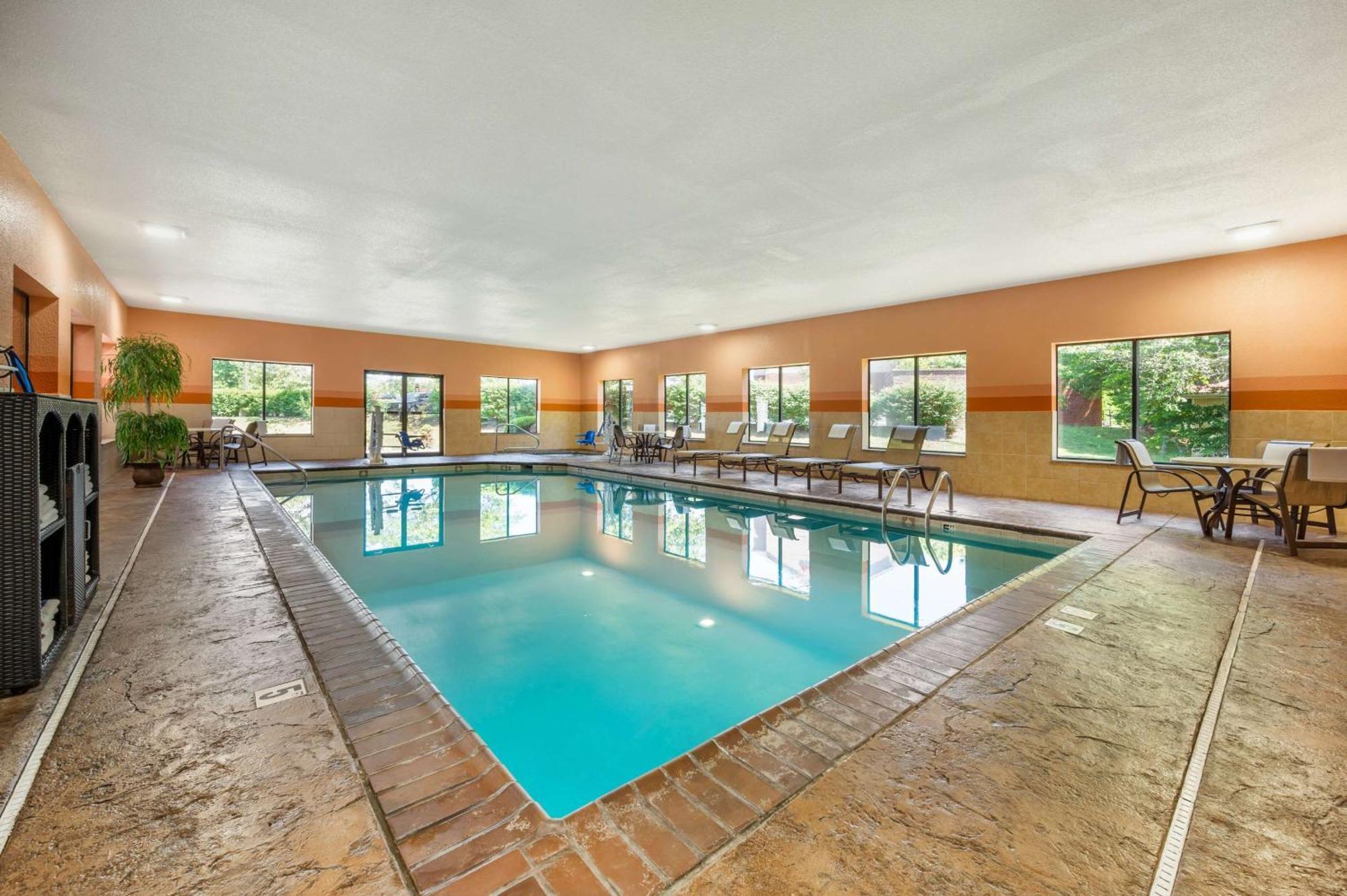 Best Western Plus Georgetown Corporate Center Hotel Extérieur photo